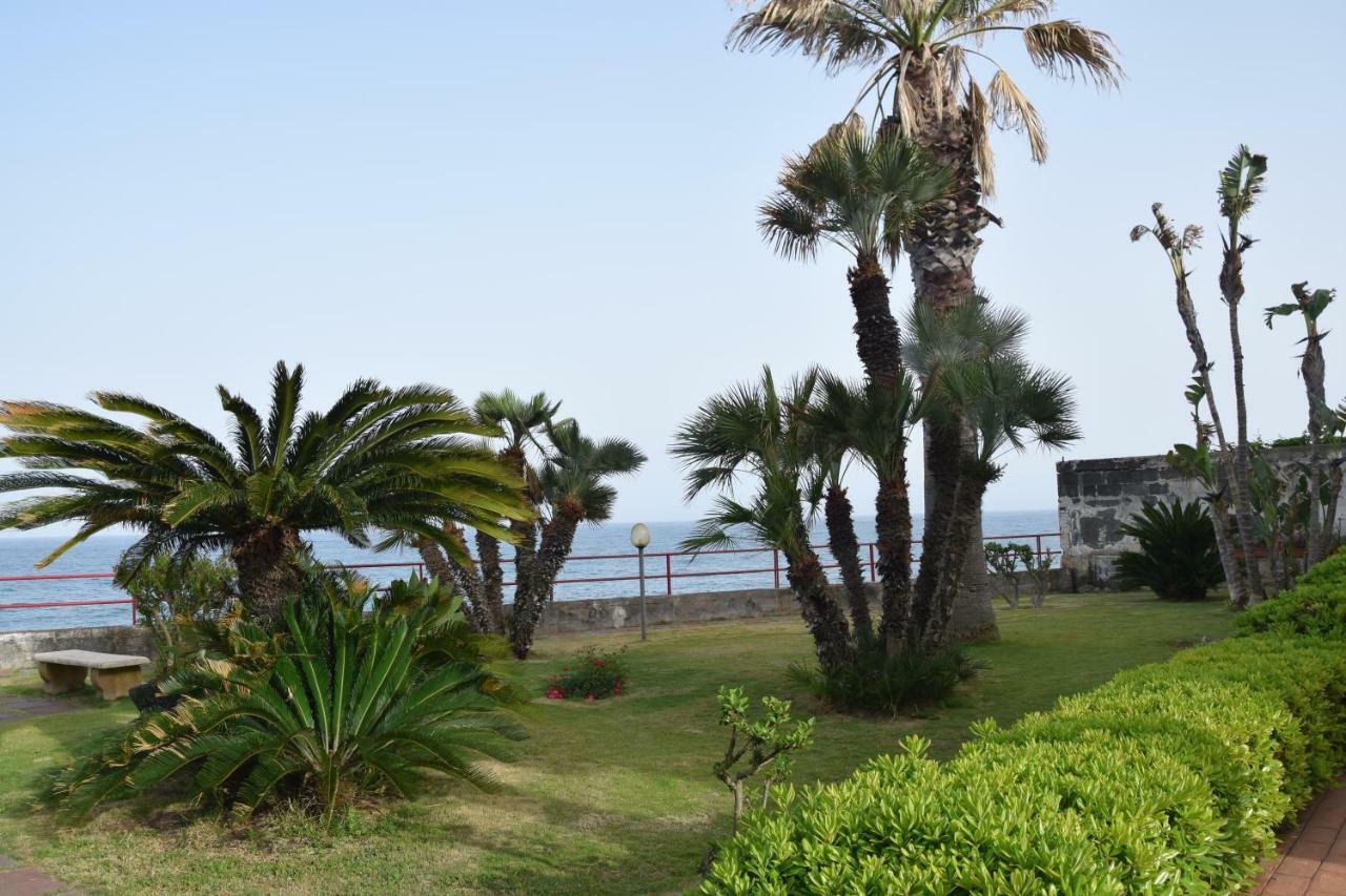 Seahome Apartment *